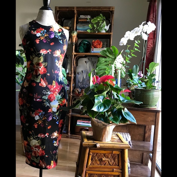 Abbeline Dresses & Skirts - ABBELINE Floral Scuba Body Con Dress “S”